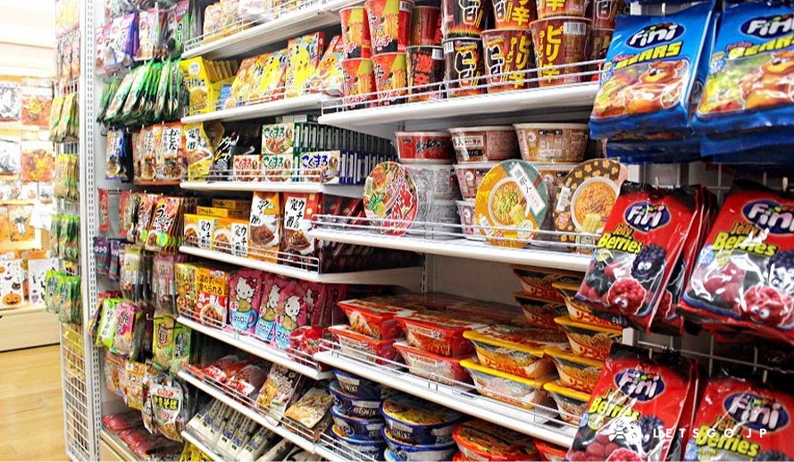 百元商店的食品區