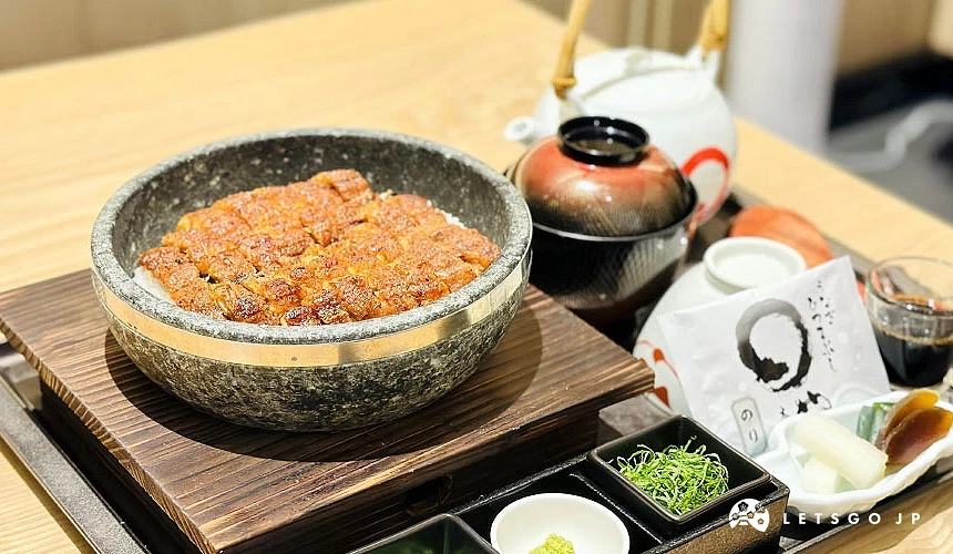 「MARUYA 本店 大阪梅北 Green Place 店」的大阪限定菜單「石鍋鰻魚飯三吃(石焼ひつまぶし)」攝影:Angie