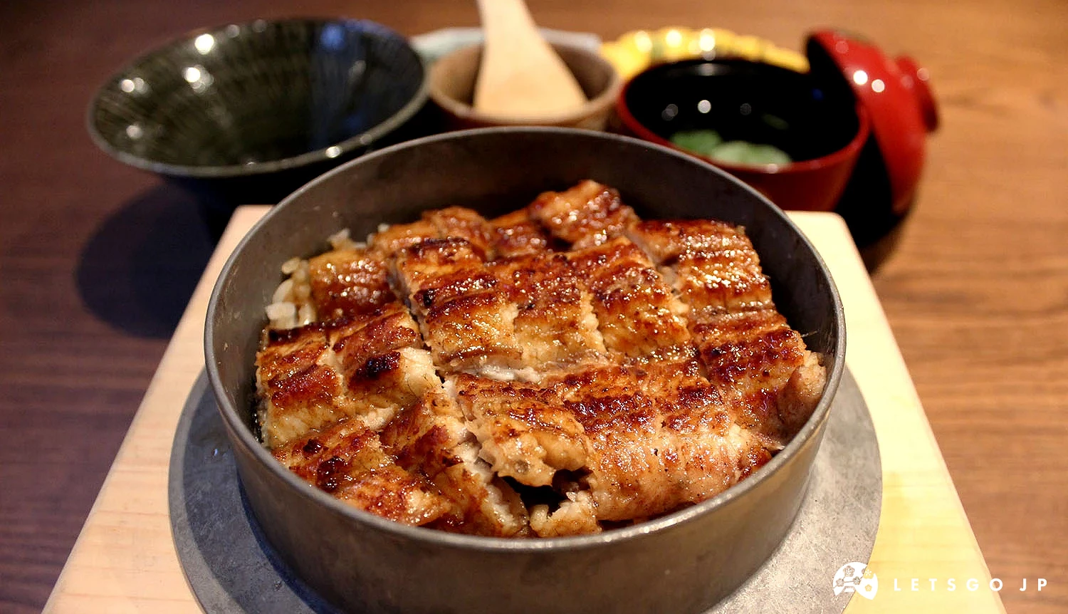 一份「蒲燒鰻魚釜飯」三吃套餐