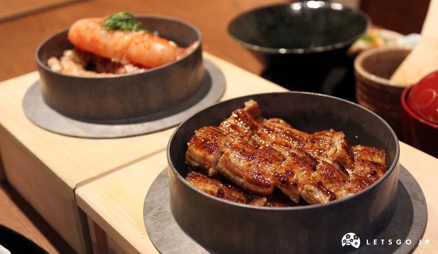 左為「明太子白燒鰻魚釜飯」,右為「蒲燒鰻魚釜飯」