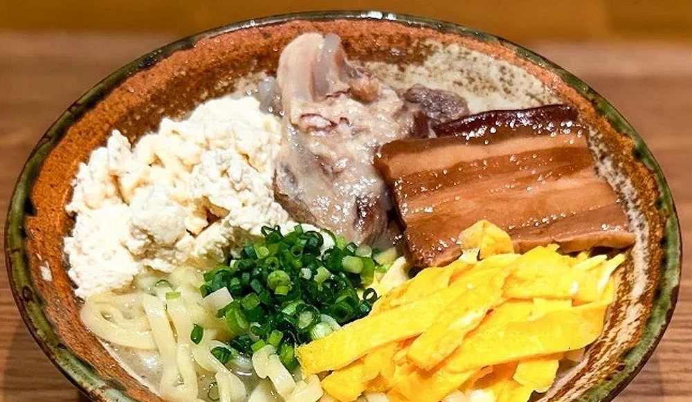 AJITOYA有島豆腐作為配料的沖繩麵