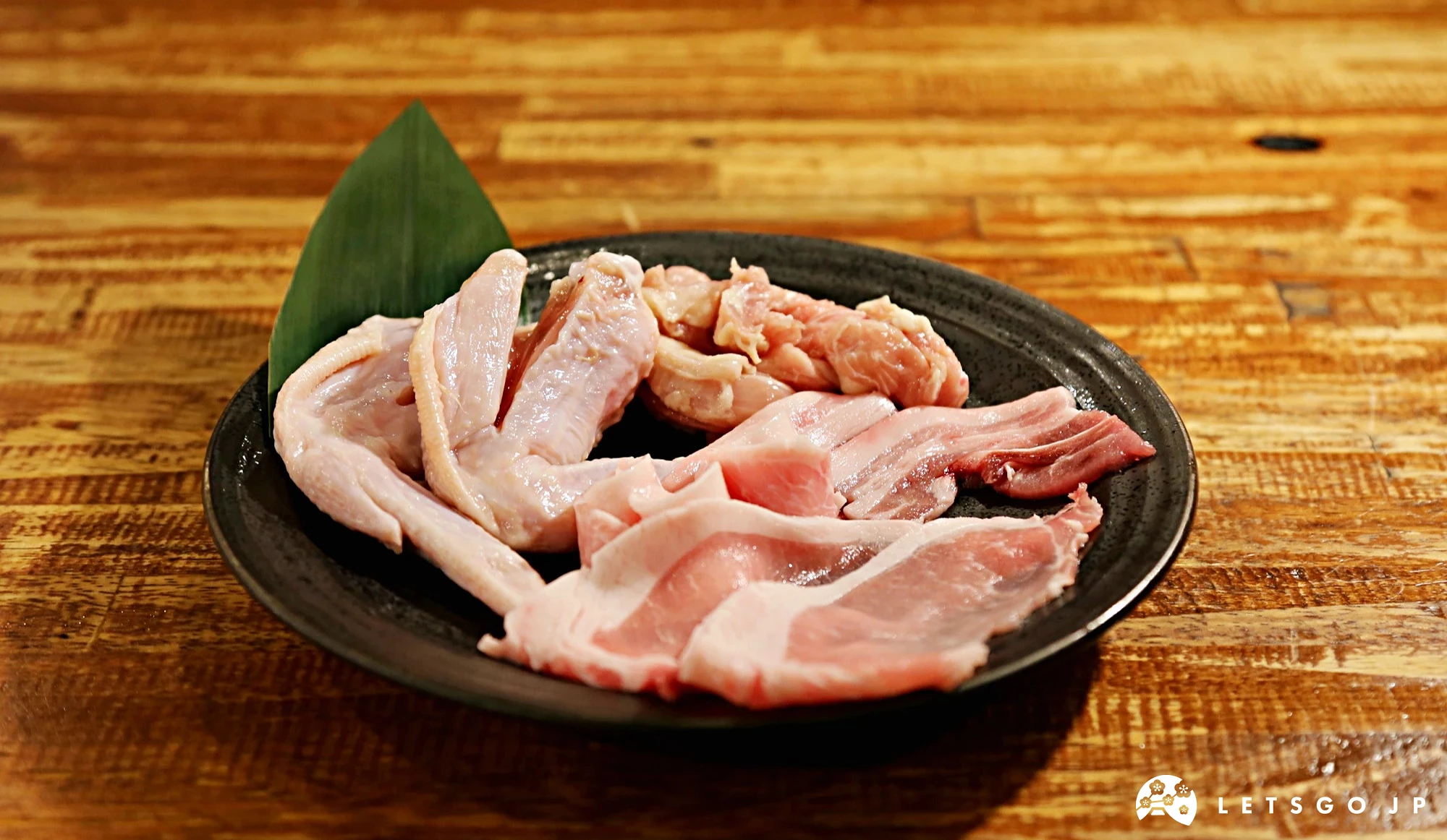 雞翅與豬五花肉等