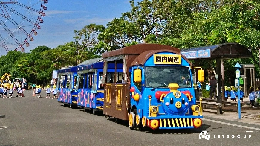 色彩繽紛的遊園小火車