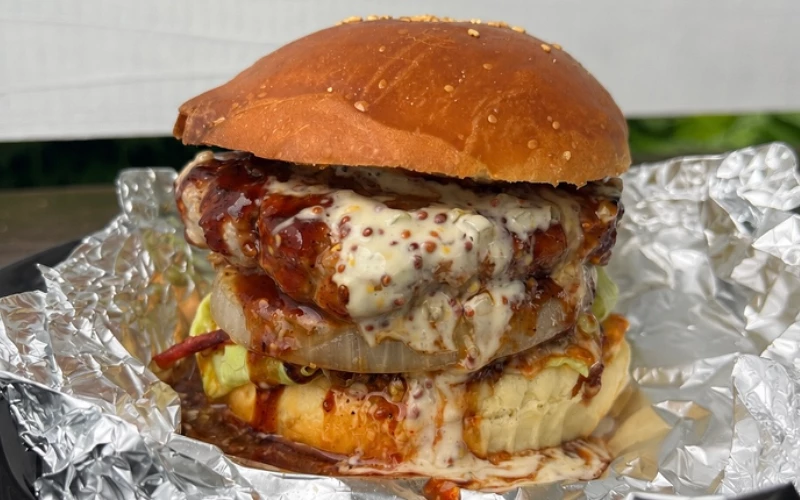 日本沖繩名護市YAGAJI MUSCLE BURGER的阿古豬起士漢堡