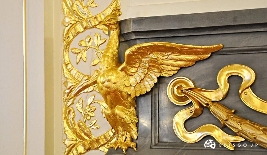 東京迎賓館赤坂離宮的彩鸞廳(彩鸞の間)神鳥金鸞雕刻