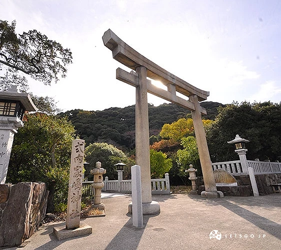 灰色的鳥居