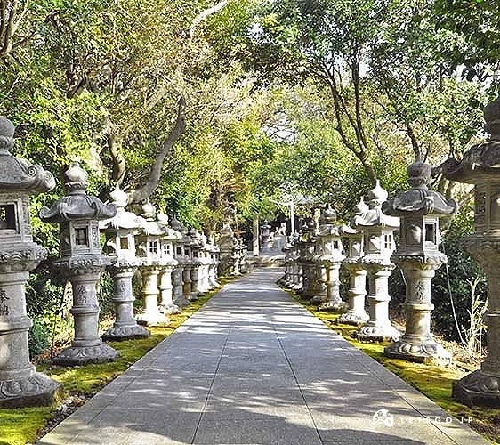 日式庭園的石燈籠