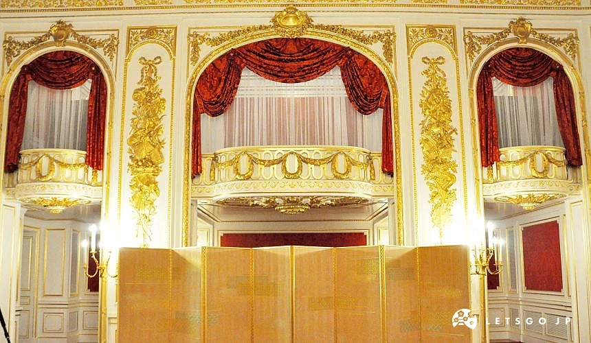 東京迎賓館赤坂離宮的羽衣廳(羽衣の間)位在二樓的音樂演奏席