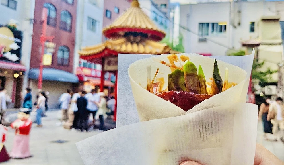 單手拿北京烤鴨