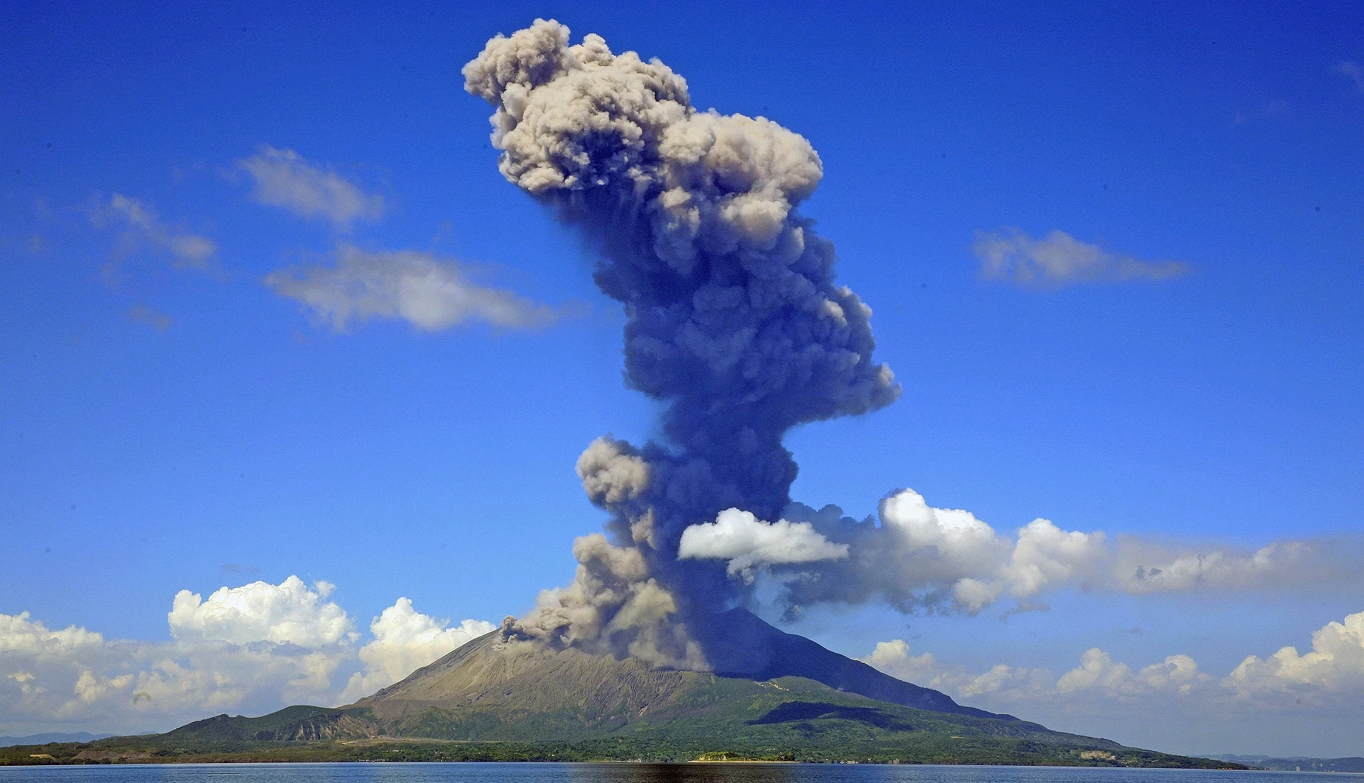 火山噴發中的櫻島