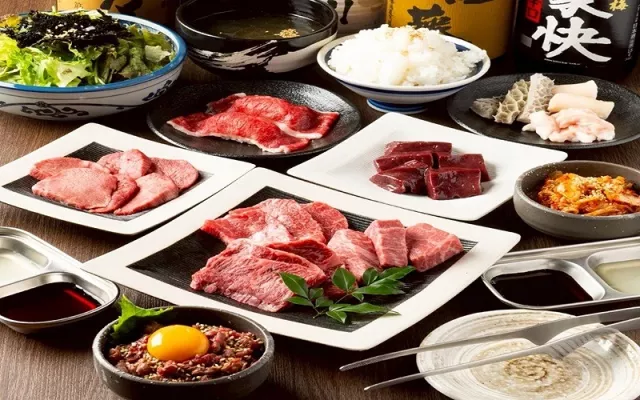「大眾燒肉GYUJIN名驛本店」雞牛豬吃到飽僅6千日圓，名古屋站走路5分鐘
