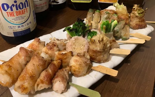 深夜炭火串燒、蔬菜豬肉捲必吃「YOIDOKOROGAJUMARU」那霸松山居酒屋！ 的縮圖