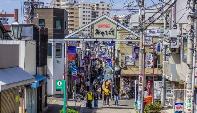 谷根千「谷中銀座」攻略：散策路線、夕陽階梯、貓街、必吃美食一次看！
