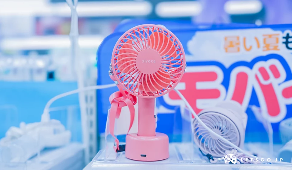 紅色的小戰力是手持電風扇