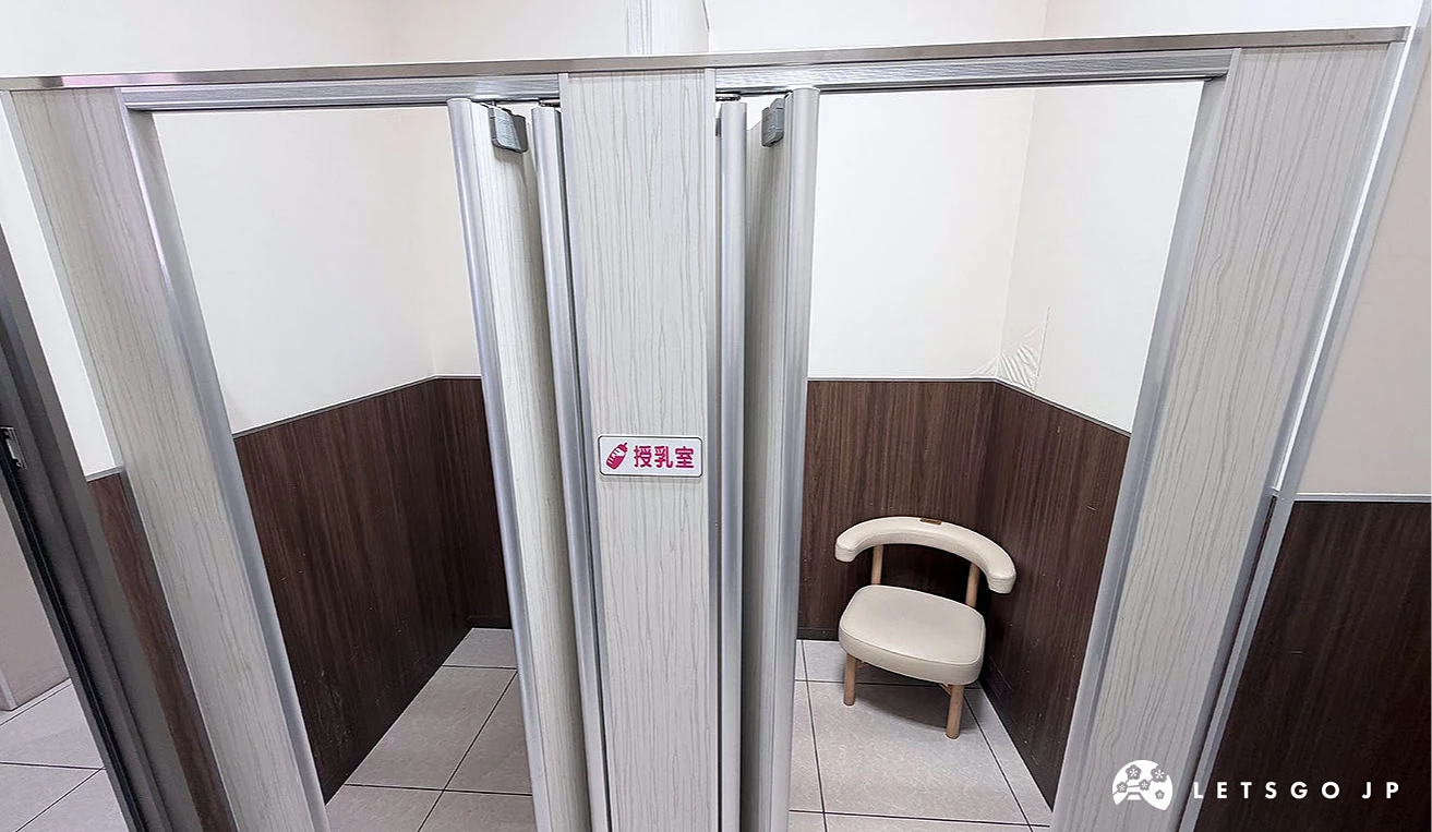 店內設有哺乳室與尿布更換區