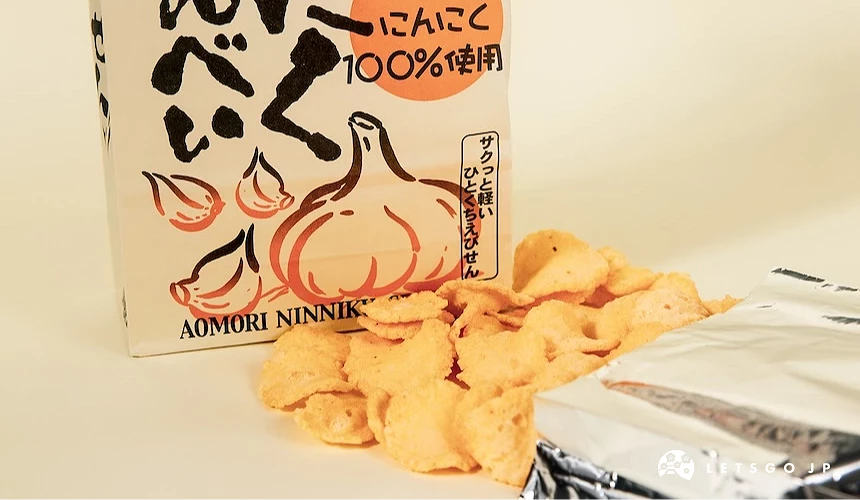 蒜味仙貝包裝與散放的米菓
