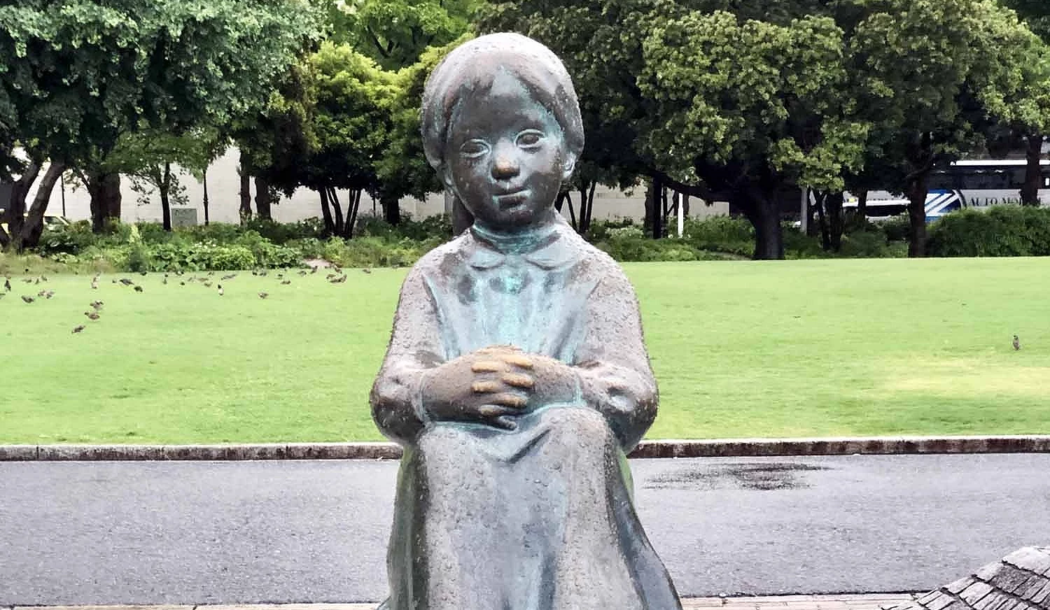 紅鞋女孩像