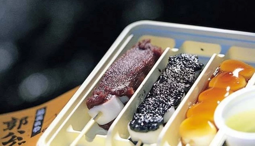 郭公屋飛天團子三種口味裝在盒中