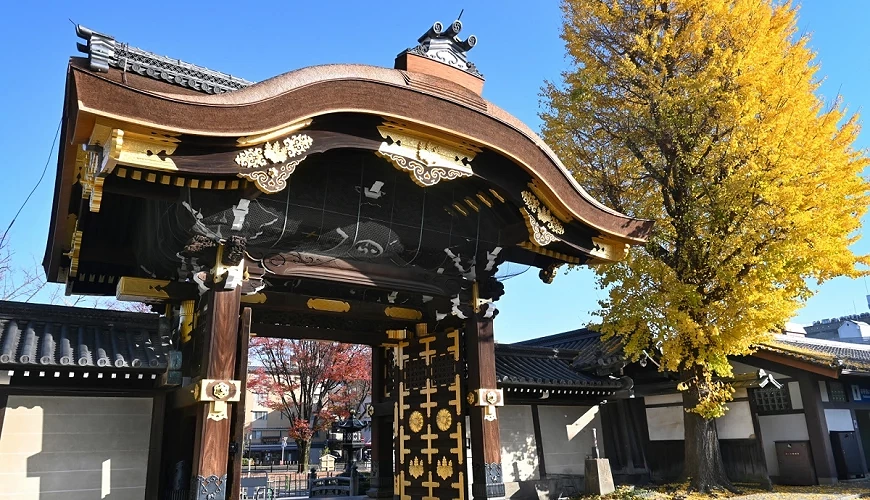 京都市東本願寺阿彌陀堂門