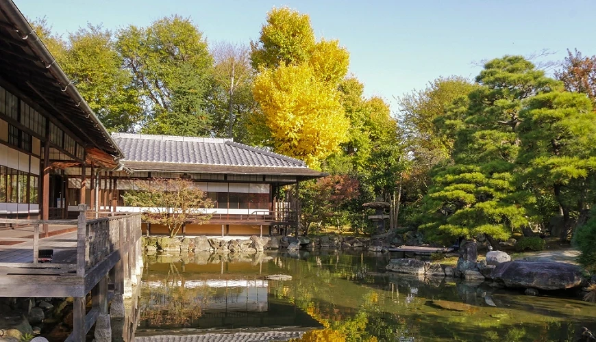 東本願寺涉成園內秋季景觀