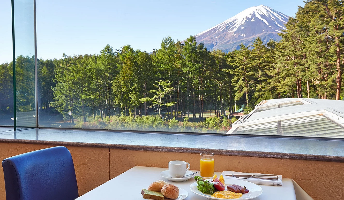 景觀餐廳「TOP OF FOREST」可一邊享用早餐一邊欣賞富士山景