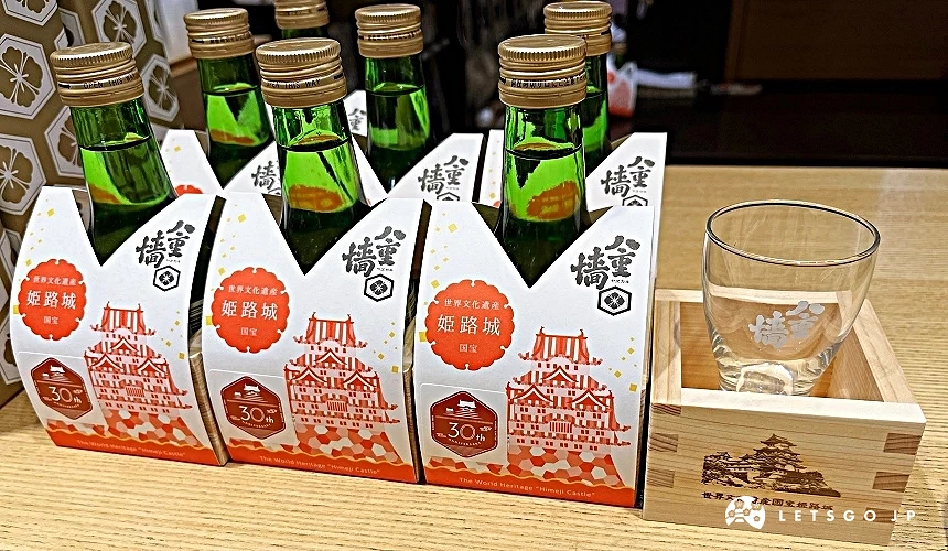 許多酒瓶與冷酒杯