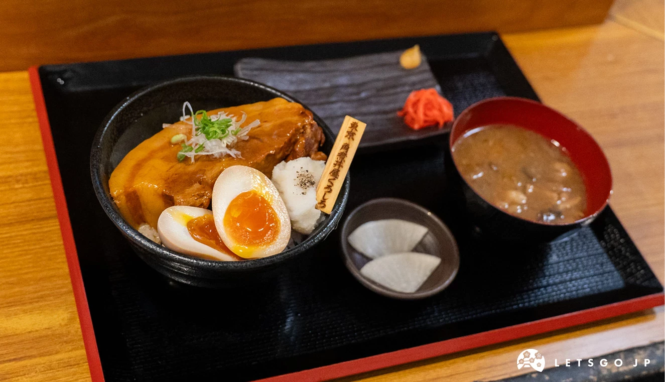 「梅」套餐有一塊「極厚一本角煮」,是基本款
