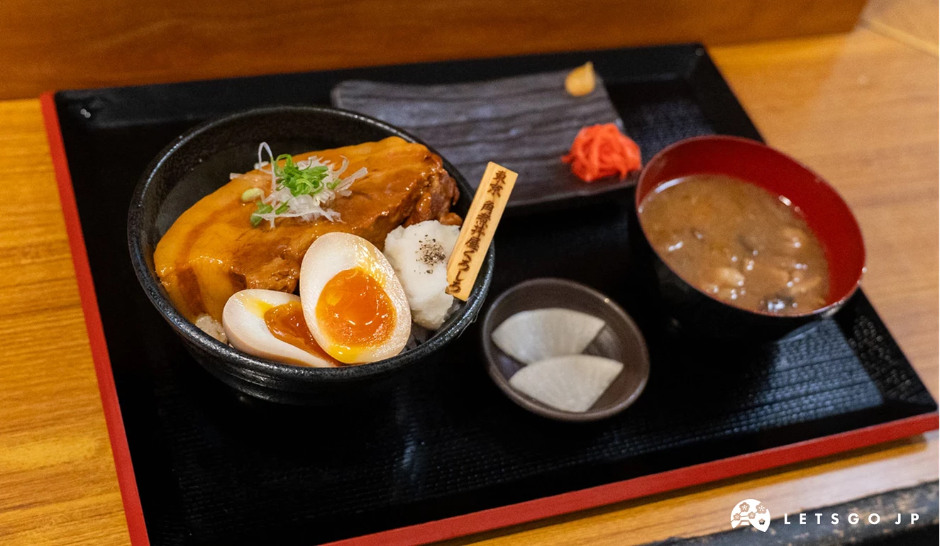 「梅」套餐有一塊「極厚一本角煮」,是基本款