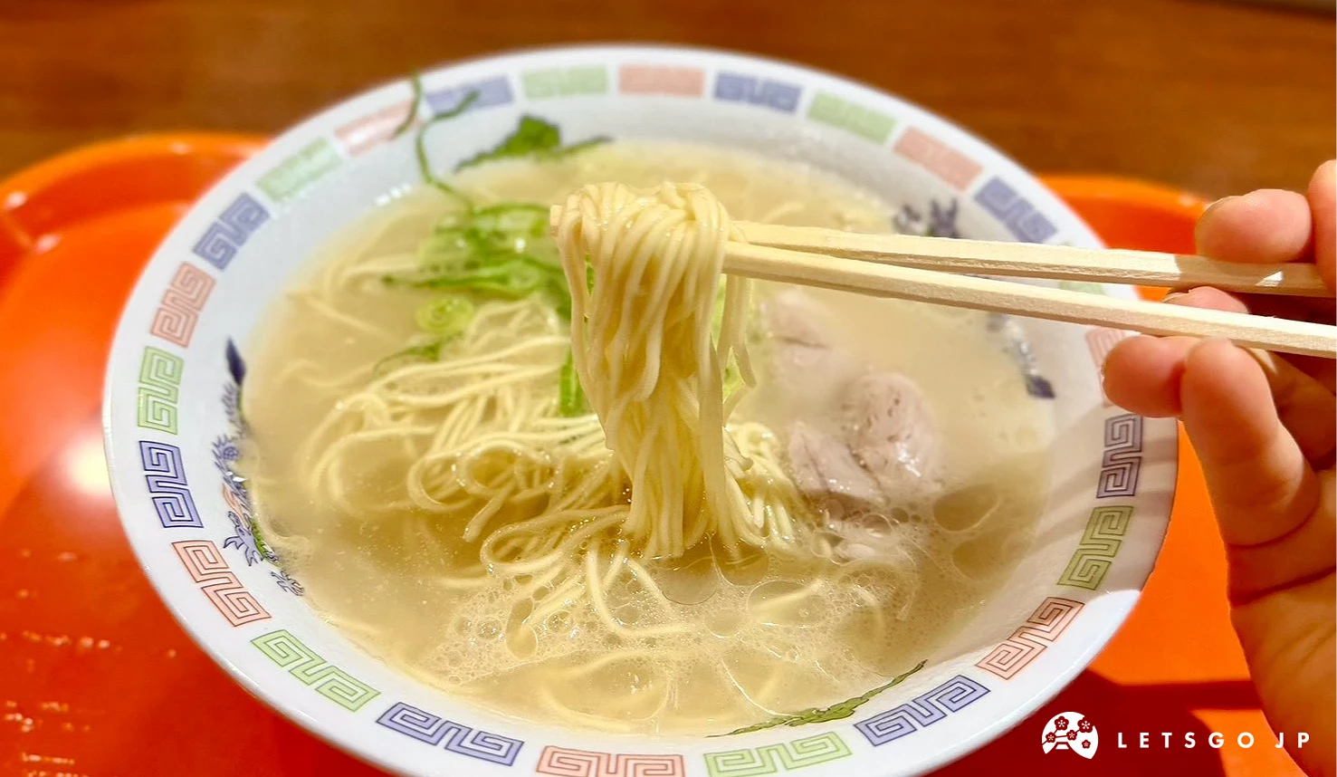 細直麵搭清爽湯頭與叉燒肉片的元祖拉麵長濱家拉麵