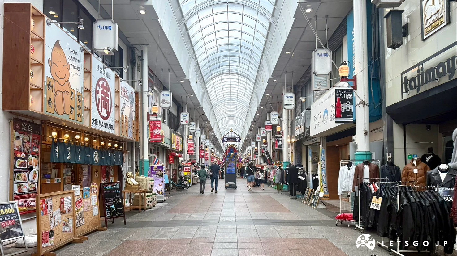 帶有圓拱型採光天井的川端通商店街中央步道