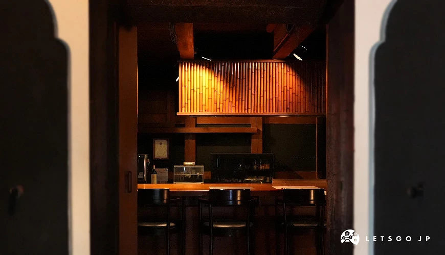 以江戶時代留存下來的倉庫改造而成的用餐空間攝影:Angie