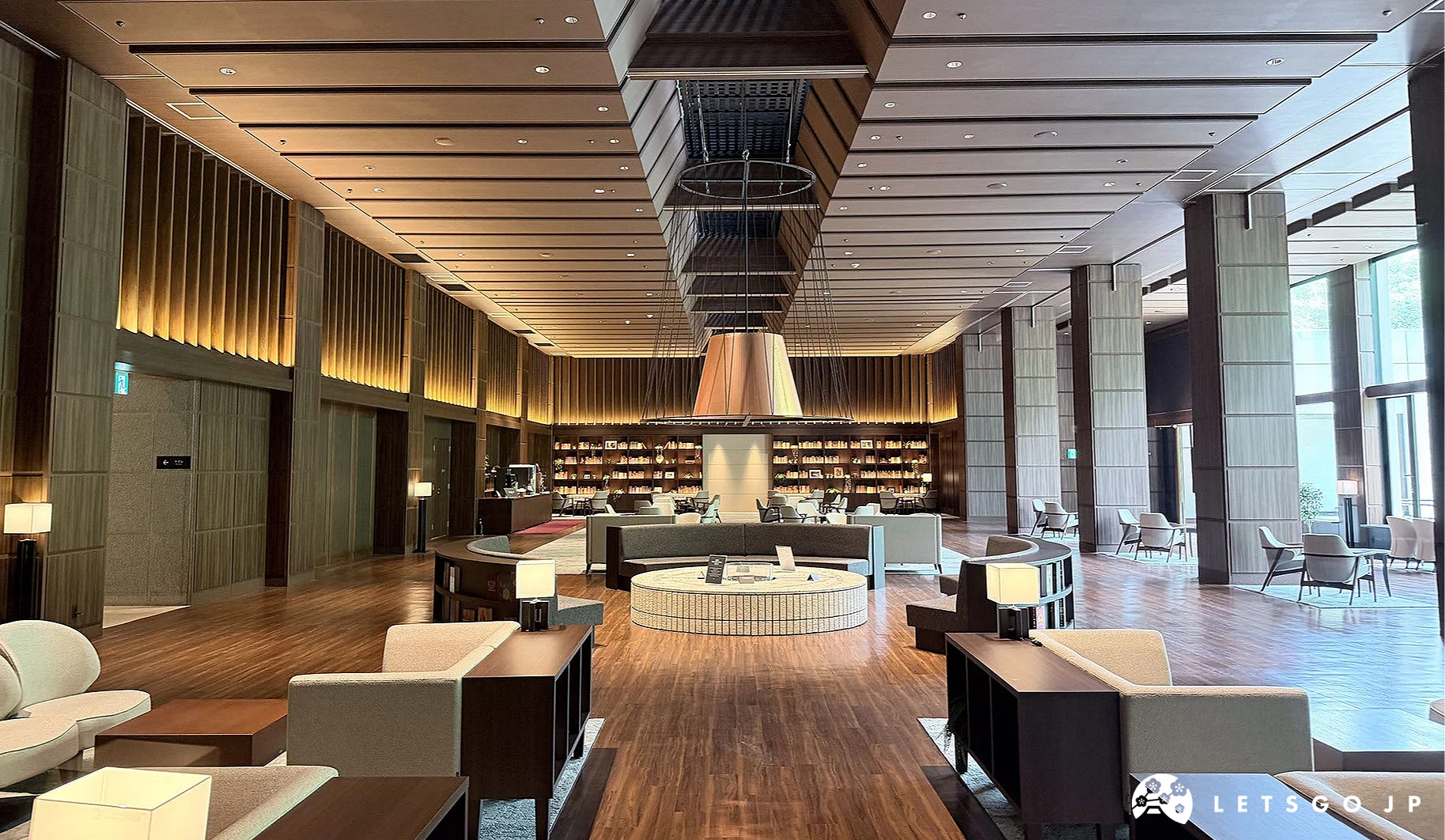 大廳及Lounge空間超大,可在這裡慢慢品嘗飲料跟休息