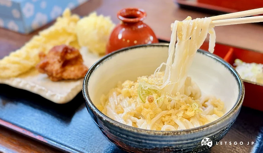 冰見烏龍麵(醬汁烏龍麵)與天婦羅攝影:Angie