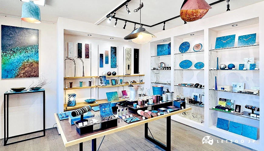 「momentum factory Orii」店鋪內展示著豐富的商品攝影:Angie