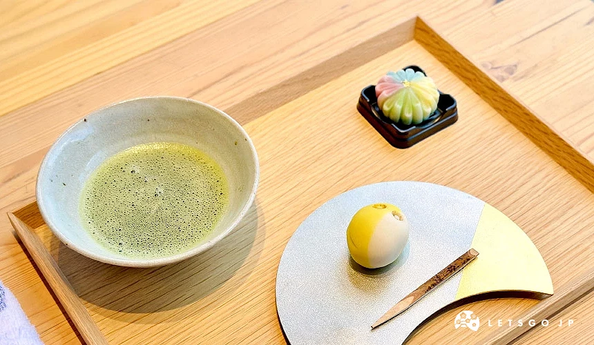體驗完成後,還可品嚐現刷抹茶以及由職人製作的季節和菓子。攝影:Angie