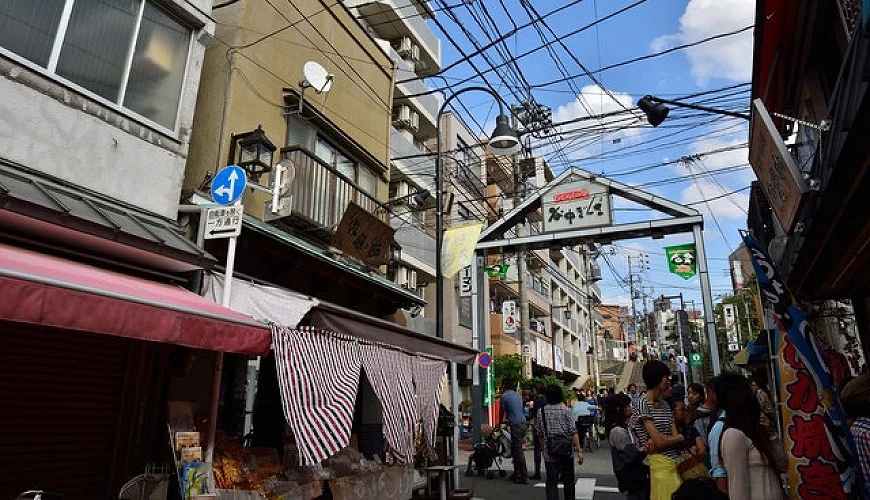 人來人往的谷中銀座商店街