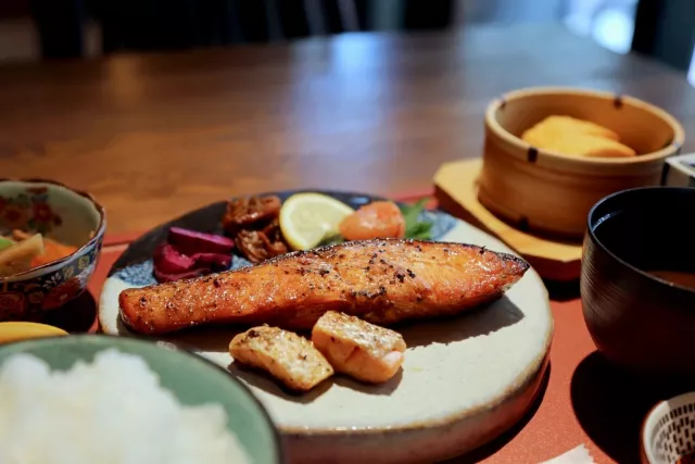 名古屋日式早餐「朝之Shigure」：土鍋炊飯配炭火烤魚的旅館級和食