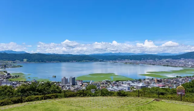 長野諏訪湖：湖上花火、《你的名字》湖景與諏訪大社，溫泉與交通資訊 的縮圖