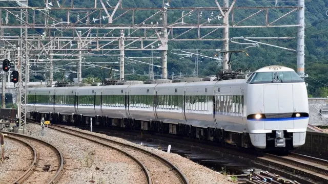 2026大阪、京都到金澤交通攻略：雷鳥號、新幹線、高速巴士時間與票價
