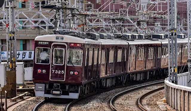 阪急電車開往京都河原町的特急列車