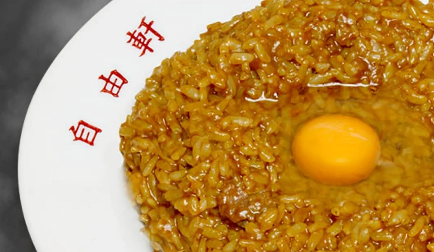 燉飯上有一顆蛋黃