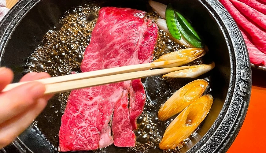 醬燒青蔥與牛肉等壽喜燒食材