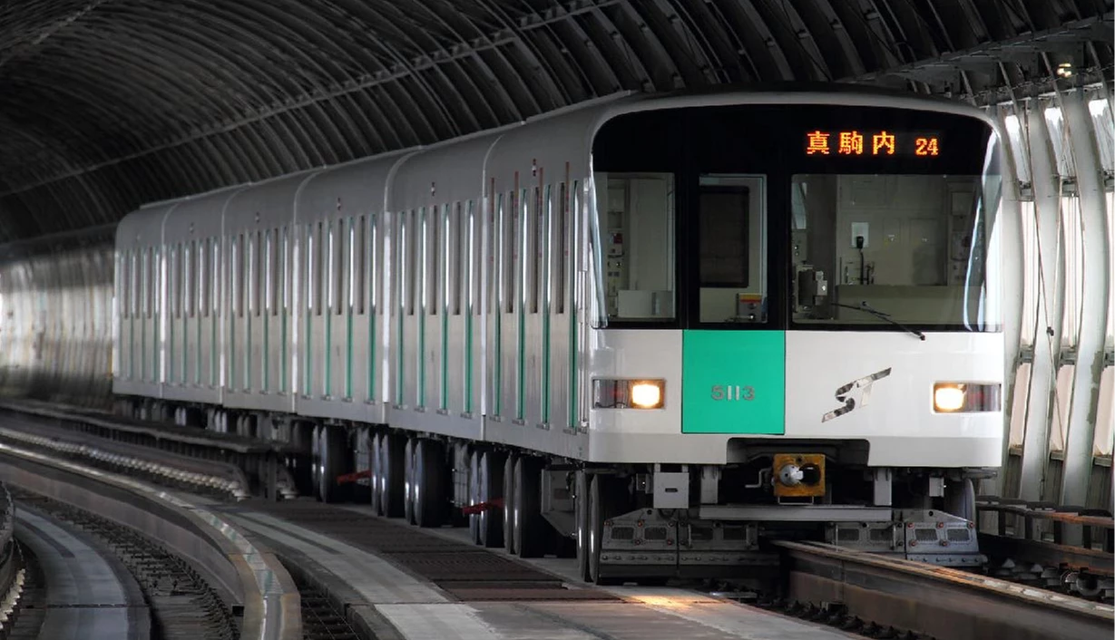 地下鐵南北線開往真駒內的列車