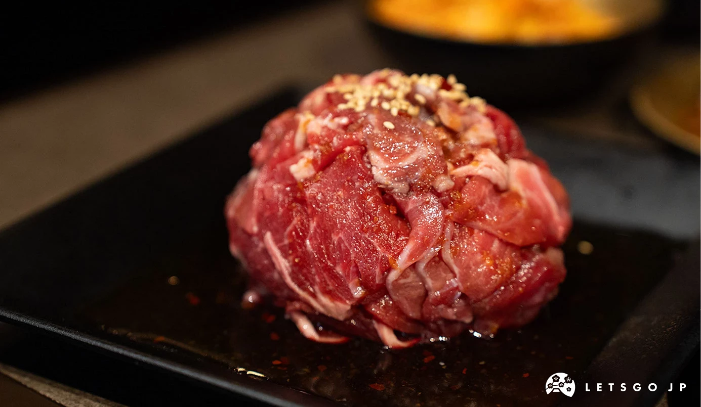 「和牛里肌與牛舌燒生牛肉」比成年人拳頭還要大