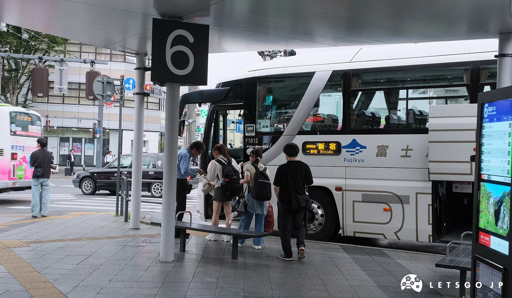 甲府到新宿的高速巴士