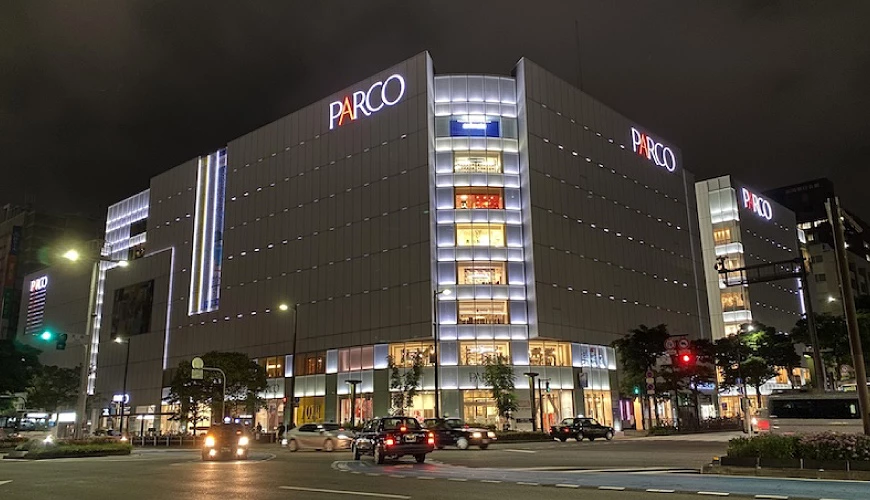 「福岡 PARCO」夜晚的外觀