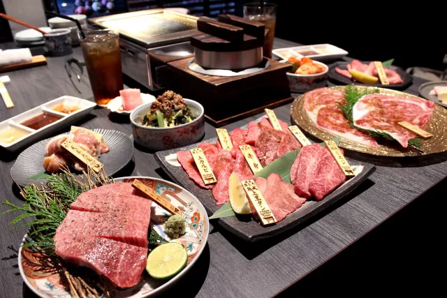 福岡「燒肉Arata」：和牛配日本葡萄酒，8種拼盤6,000日圓 的縮圖