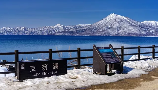 支笏湖攻略：日本最北不凍湖的冰濤祭、觀光船、交通與推薦玩法 的縮圖