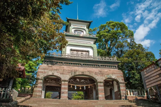 金澤尾山神社攻略：打卡和漢洋神門與彩色玻璃，御守、御朱印與交通資訊