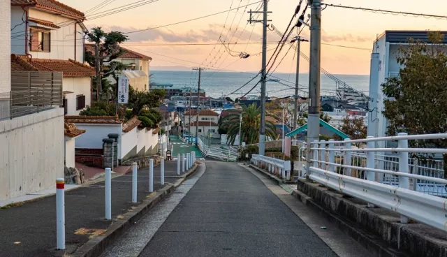 神戶鹽屋、須磨攻略：海邊私房景點路線，海景平交道散步與老屋咖啡推薦 的縮圖